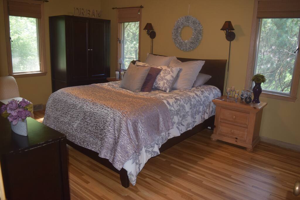 Main bedroom with queen bed.