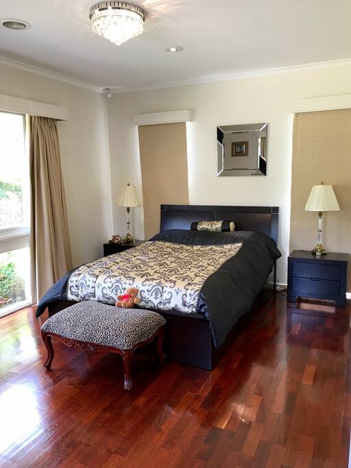 Double bed in your own secluded private section of the house downstairs. This bedroom has a door which can lead directly to the garden. Equipped with a fan, heather and air conditioning.