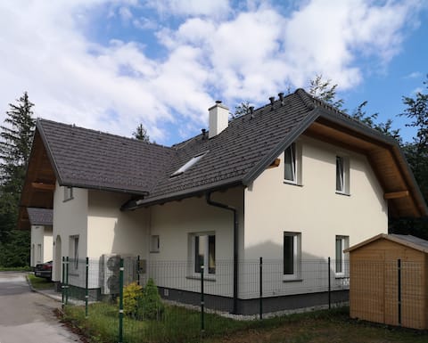 Bright Villa Melody in a forest near Bohinj Lake