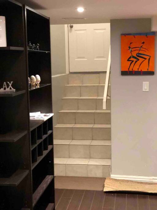 Your Home away from Home in Toronto - Fully furnished appartment - THE Dining room