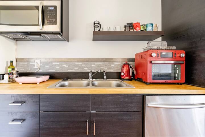 Montlake Private Suite gallery image 5