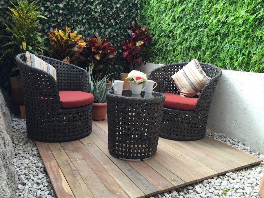 The patio is your living room! Enjoy a morning coffee or an evening drink / El patio es la sala de estar! Disfruta un café por la mañana o una bebida por las noches