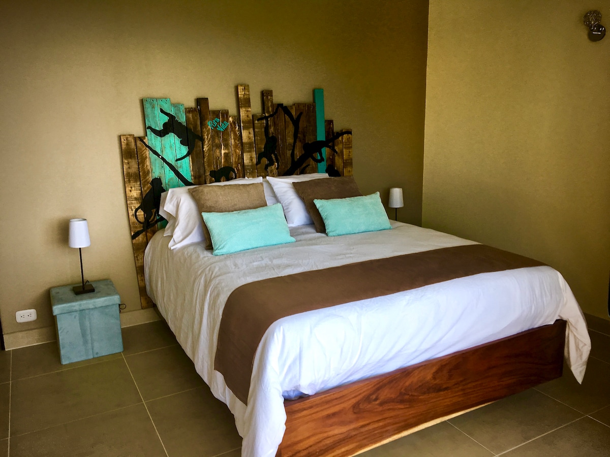 Tretia spálňa s 1 manželskou posteľou veľkosti Queen	