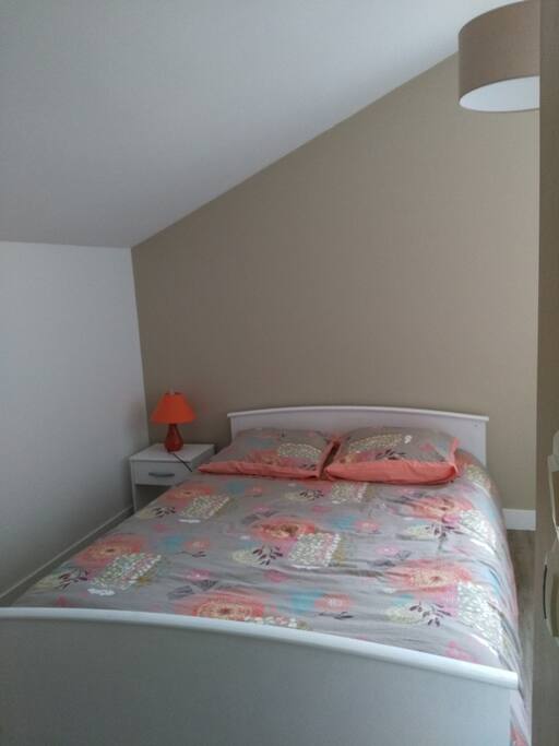 chambre couple décoration épurée contemporaine