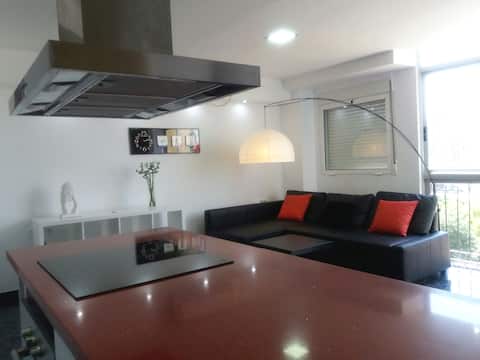 Top Airbnb: Sunny appartement next to the swimming pool in Benicalap