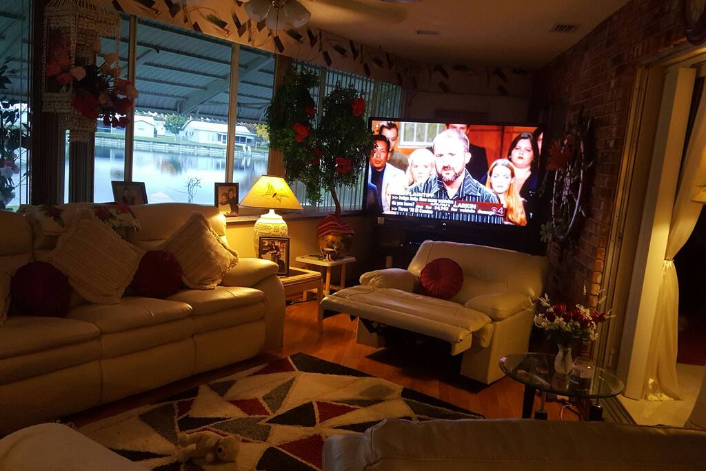 Lakeview family room.