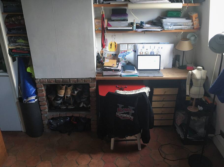 Desk, Work Space, Drawers