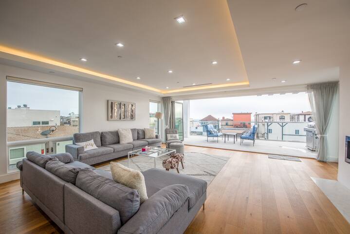 The View gallery image 2