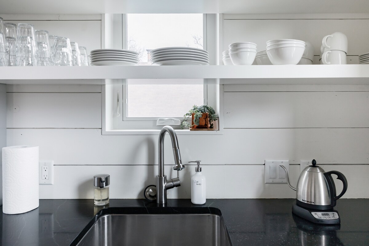 Stylish Alley Flat in Highly Walkable Central East Austin