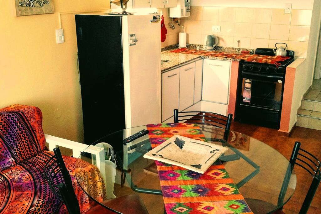 kitchenette ( vajilla completa para 4 huespedes, mas utensilios de cocina)