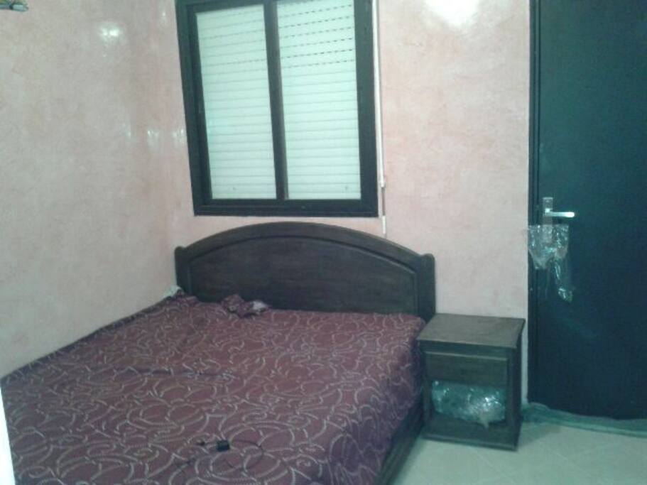 Deuxième Chambre : Un lit double, un dressing et accès au balcon