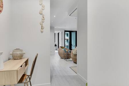 Brand New quiet central 2 bed apartment sleeps 3