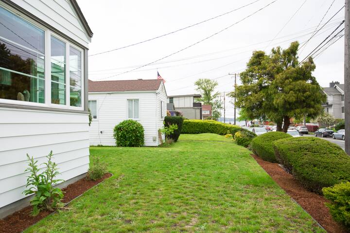 Retreat and Alki Beach gallery image 5