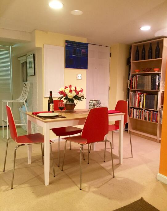 Dining Area. Shops to pick up food and drinks a 3 min walk away.
