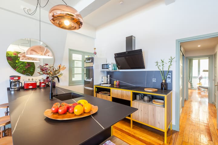 Radiant Waterfront Terrace. Zurriola Beach. gallery image 4