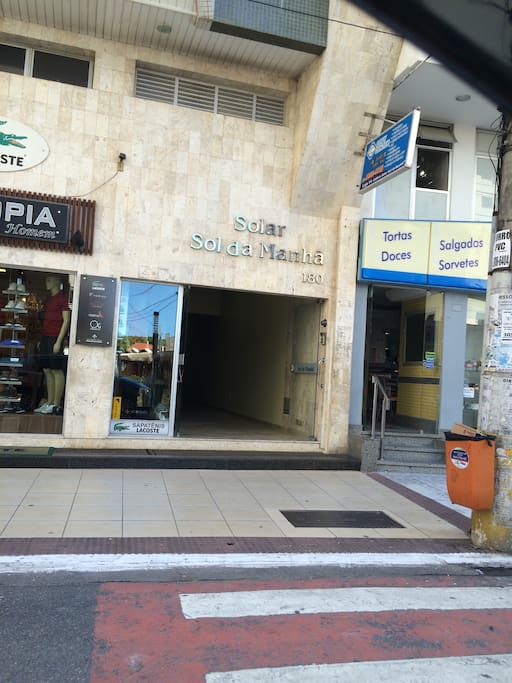 Entrada do prédio em frente ao beco da fome
