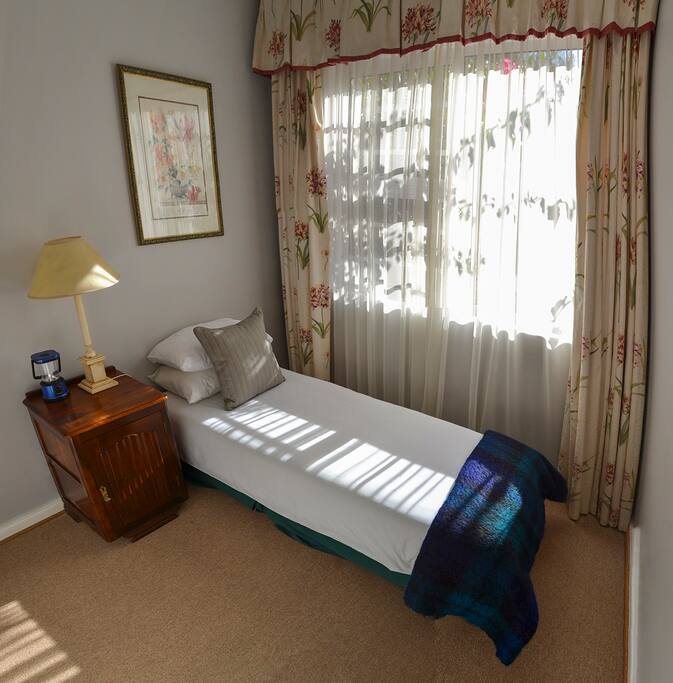 King Fisher single bedroom.