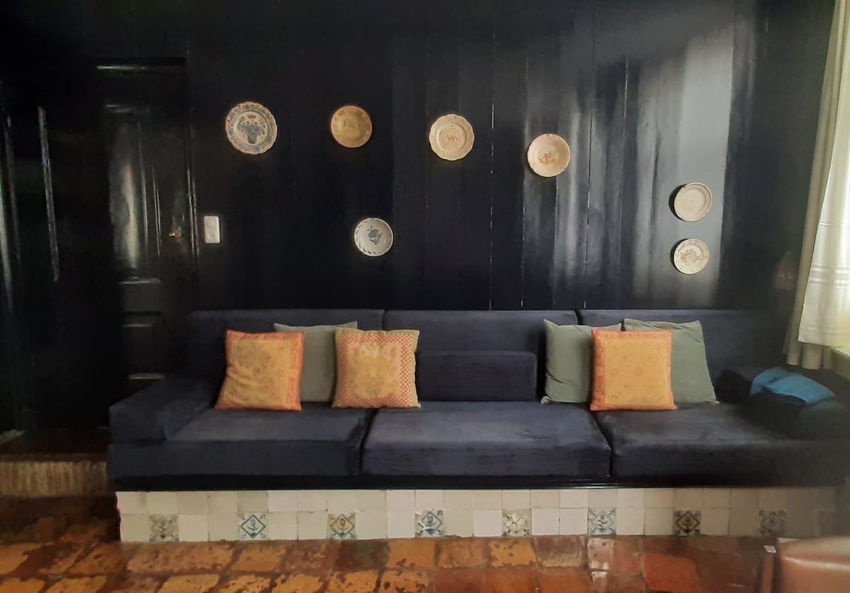 Popular Airbnb listing: Zwaanstraat 10, a monumental stay in Wijk 00 Het Oude Land En Duingebied