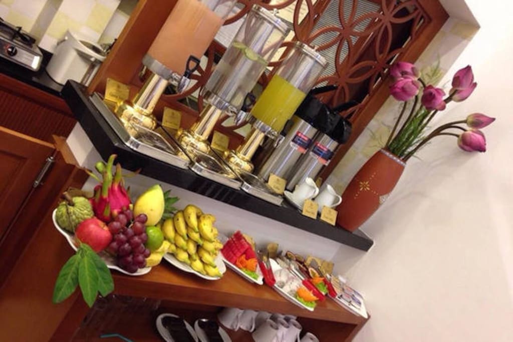 Free drinks, fruits