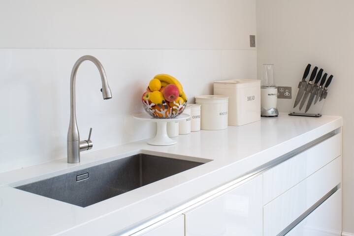 Luxury Victorian House, Parsons Green/Chelsea gallery image 3