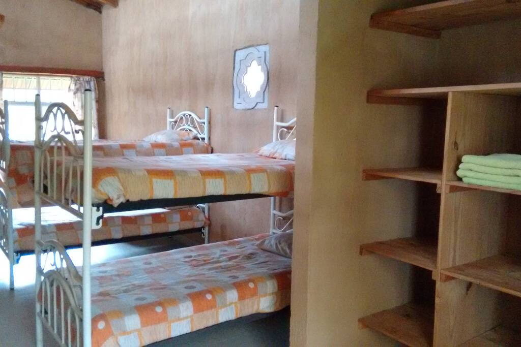 HOSTAL CON LITERAS, LOCKERS