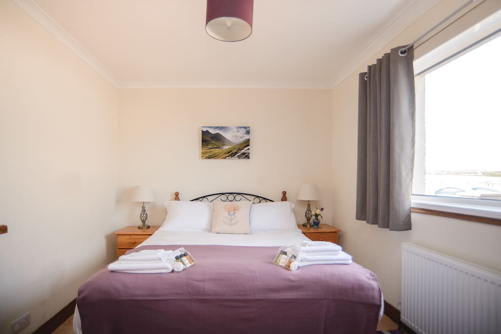 The second bedroom - another king size