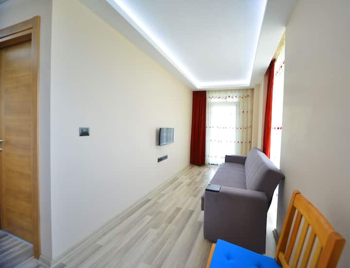 Havuzlu 1+1 Eşyalı Lüx Daire - Burhaniye