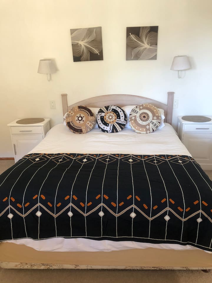 Cómoda cama tamaño queen