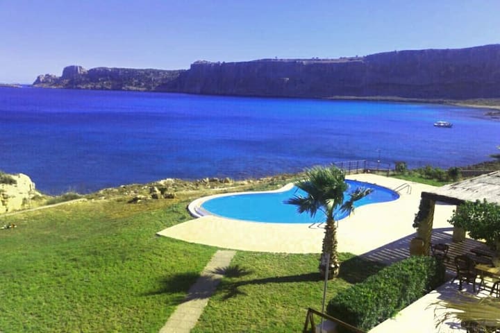 Amazing beachfront villa with private pool- Lindos gallery image 2