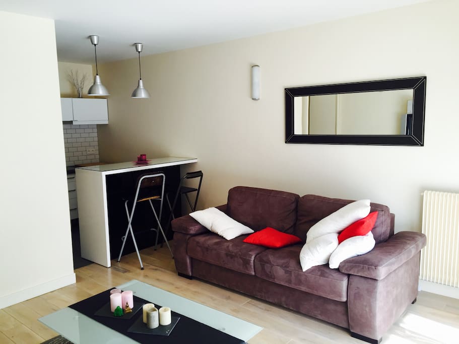 The sofa switch as a big and confortable bed.