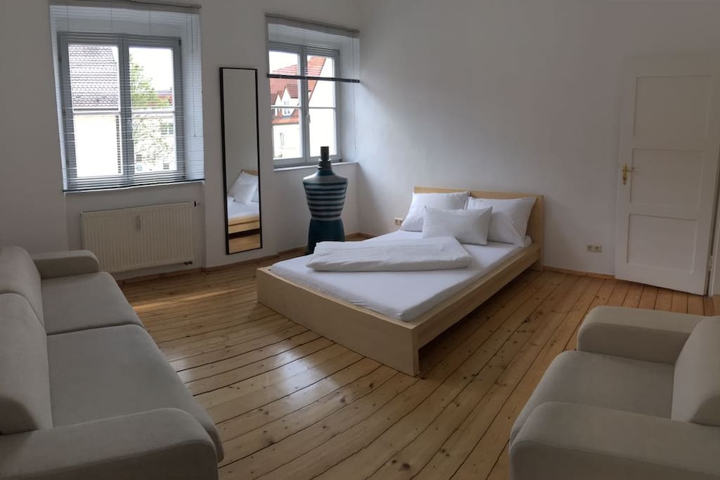 Schlafzimmer 1