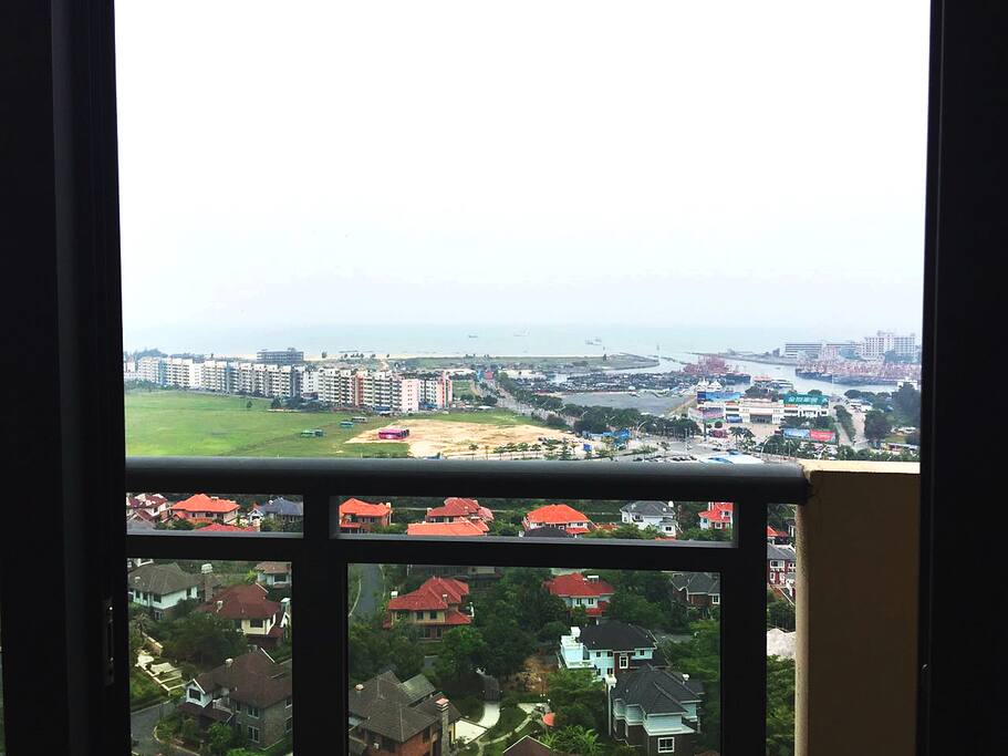 22 层,属于高层全海景,尽览美丽的天下第一滩,银滩。