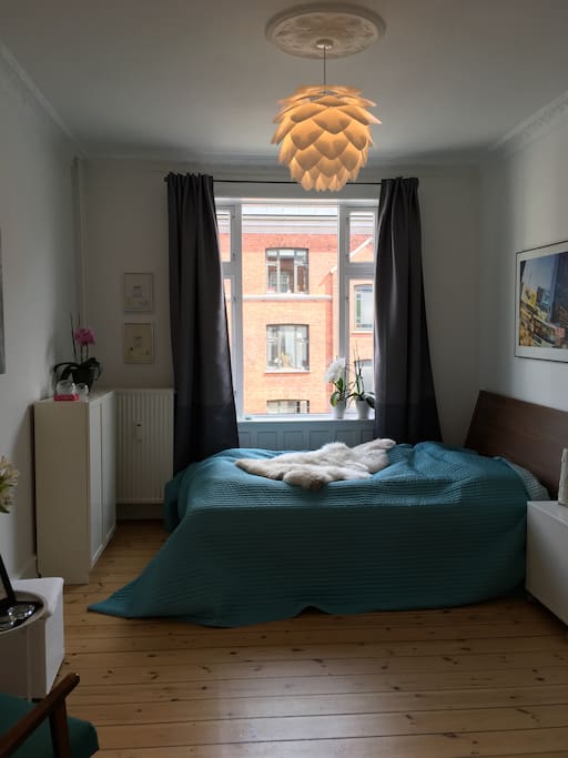 Lovely bedroom with lots of space