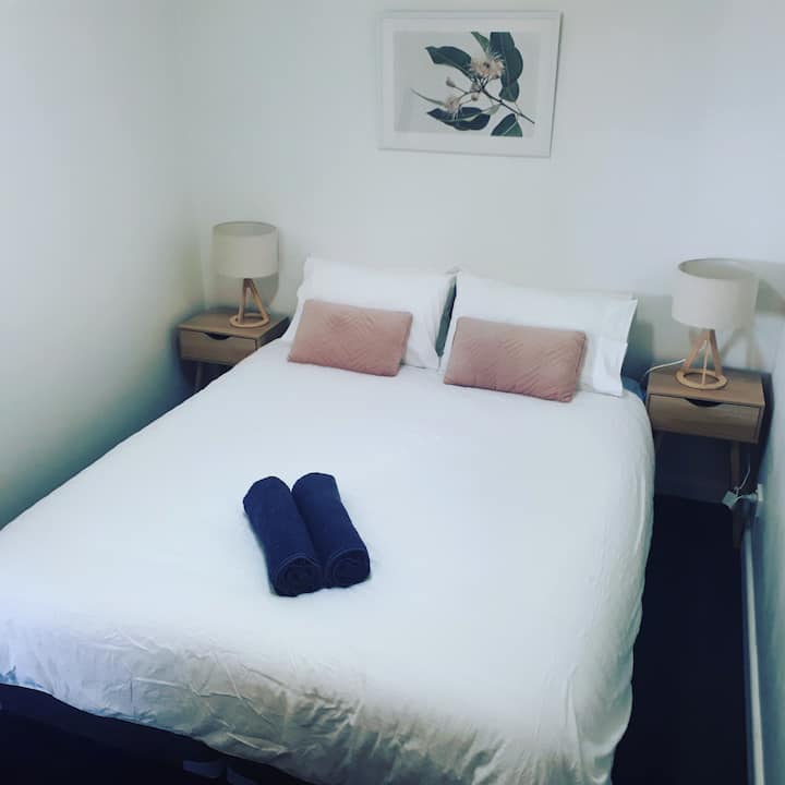 3. spavaća soba: spavaća soba u prizemlju koja se može pretvoriti u 2 kreveta za jednu osobu ili 1 bračni krevet (160x200). 