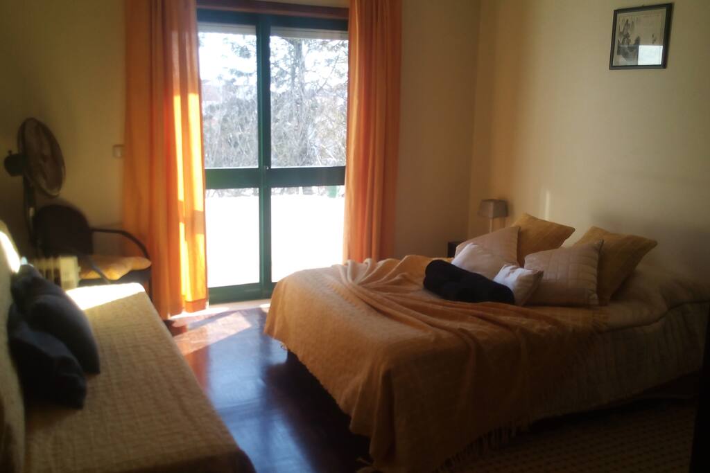 Quarto com muito sol