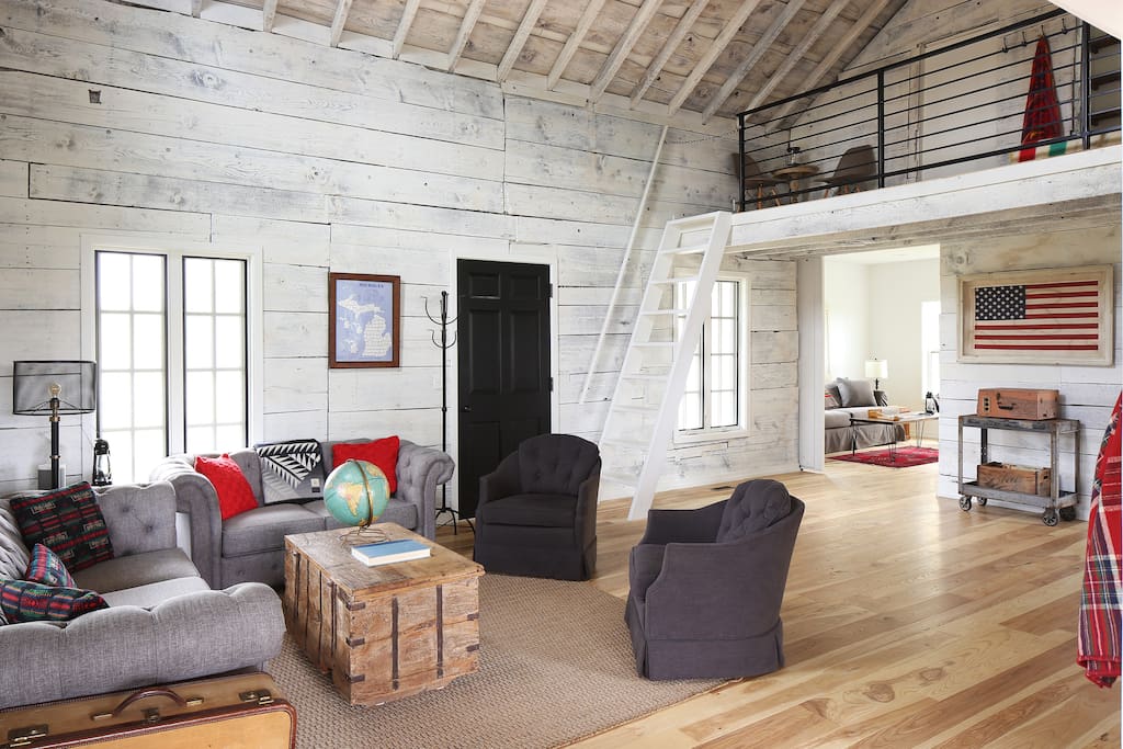 Sleeping loft above the main living area (also accessible from a secrete door on the second floor)