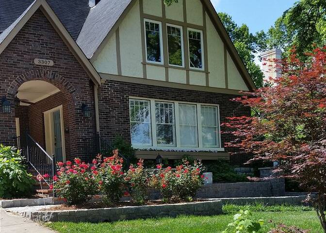 Hurry! Rare Oct WkEnd Open Cozy Fireplace & Spa! gallery image 4