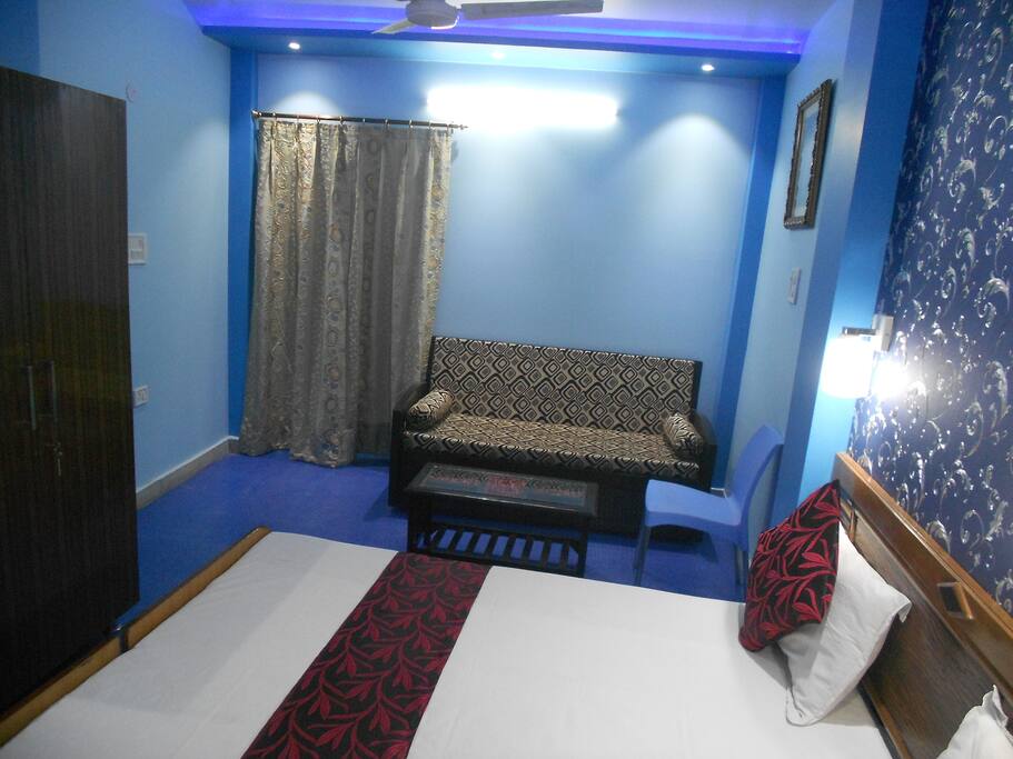 Has a sofa cum bed also