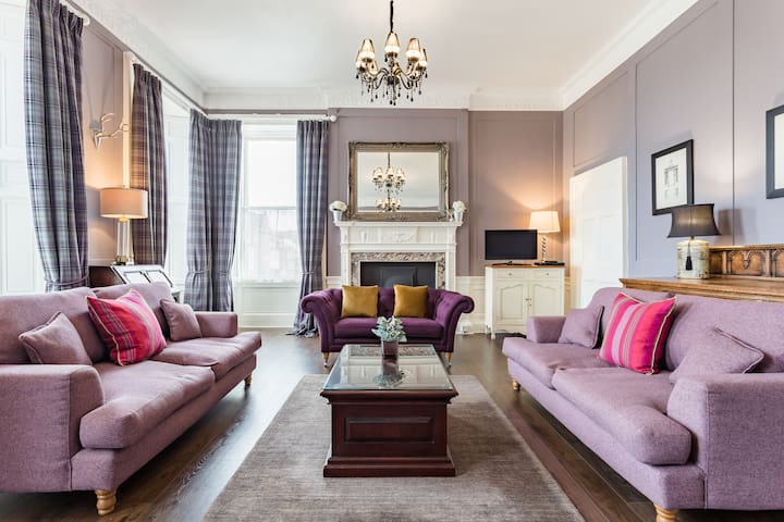 Majestic Georgian Flat in the Historic City Centre