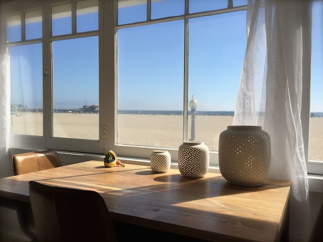 OCEAN VIEWS - SANTA MONICA BEACH FRONT PROPERTY!