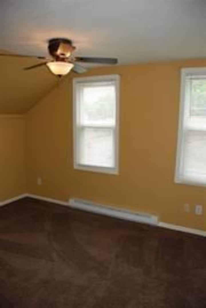 Private Room in Quiet Neighborhood