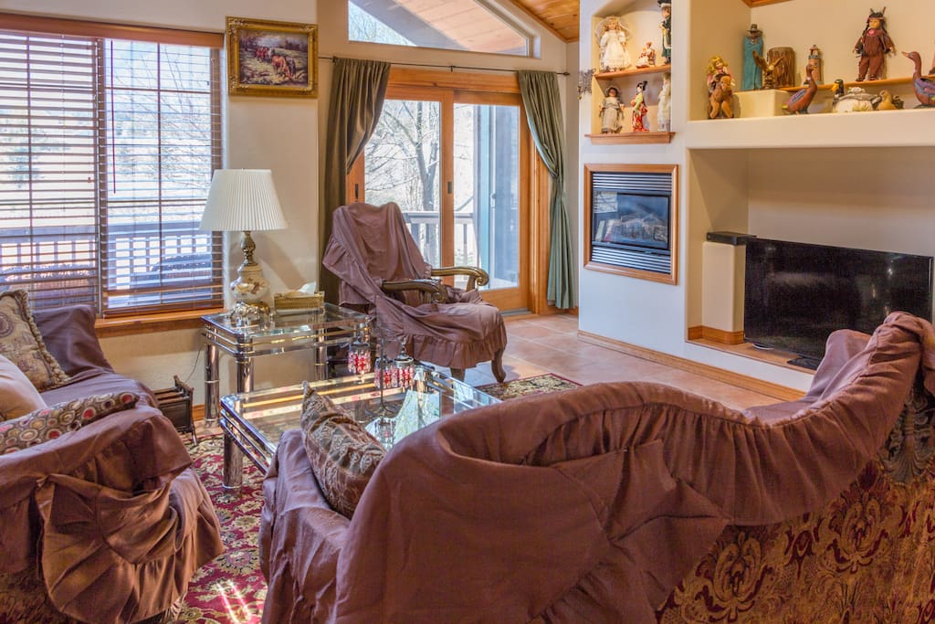 Bright and cozy living room