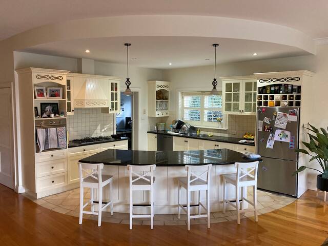 Huge family home in Brighton East with pool/ spa gallery image 5