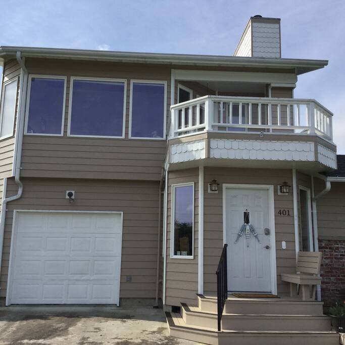 Private upstairs unit with own entrance.