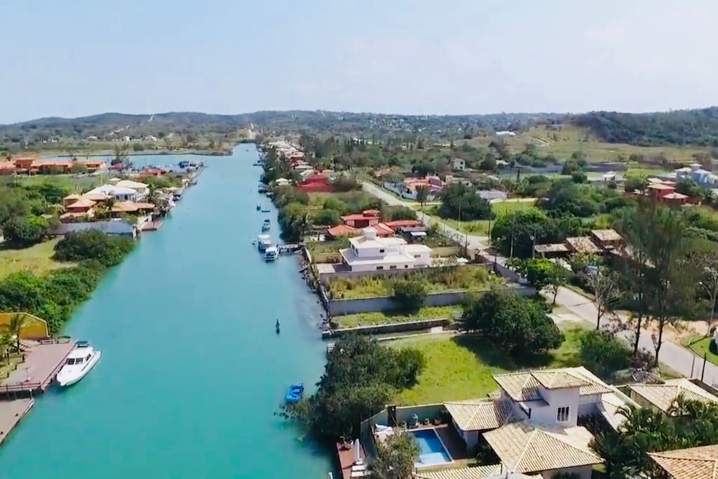 Vista aérea do canal marítimo de Búzios - um dos acessos para a casa