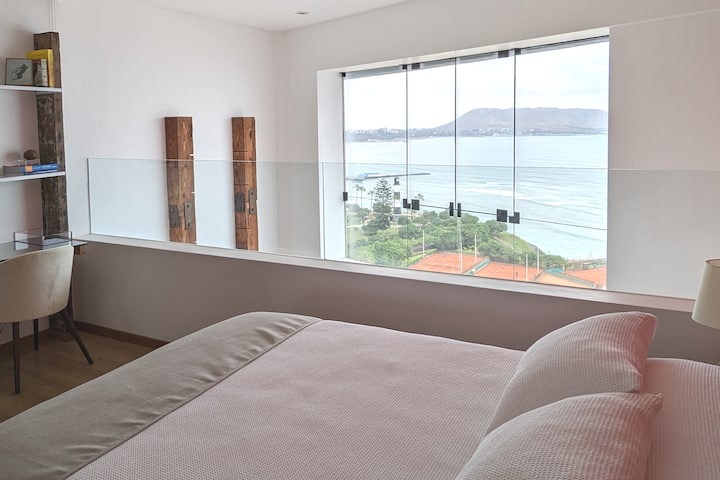 Inspiring apt, amazing view to  Lima Bay