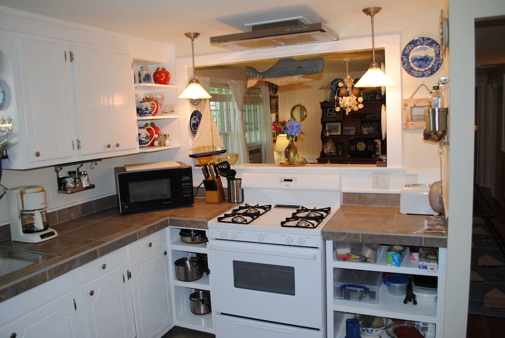 Full kitchen