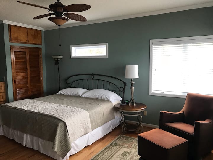 Chambre principale. Lit king size