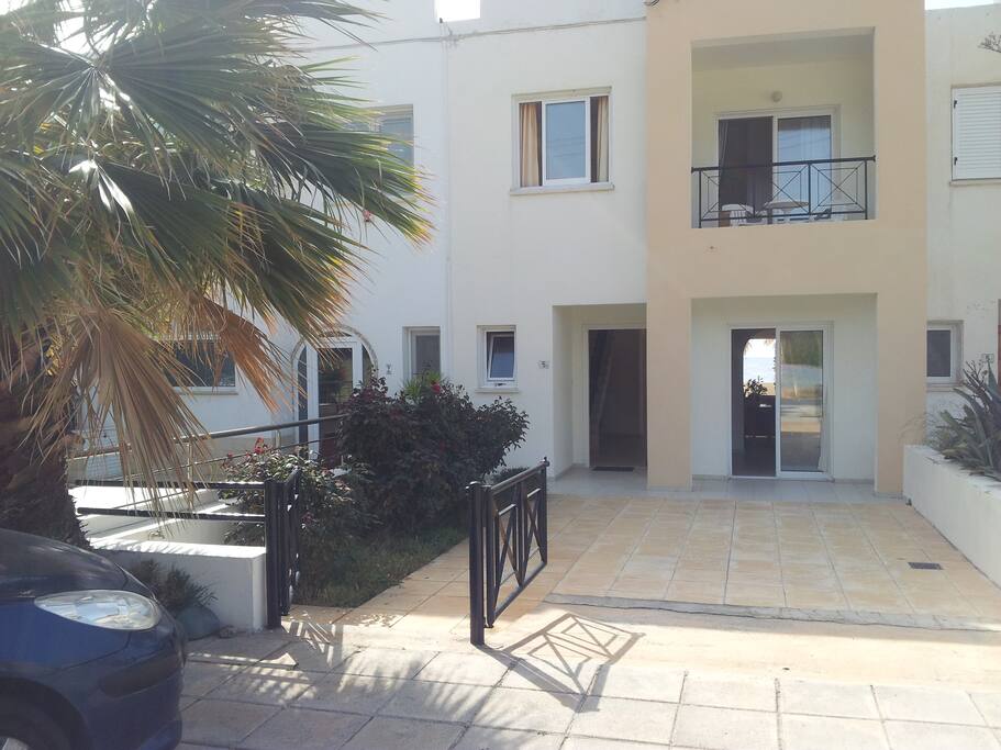 Front territory with the parking and small garden