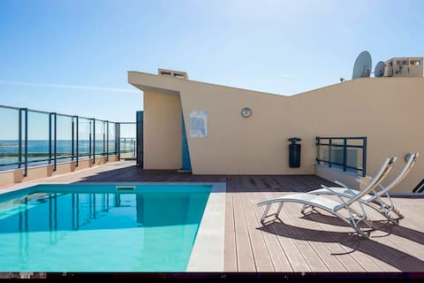 OCEAN VIEW: 180º uninterrupted view over ocean